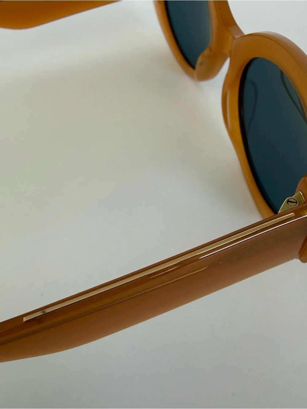 NEW!!! MO oval women sunglasses European brand Retail 350$